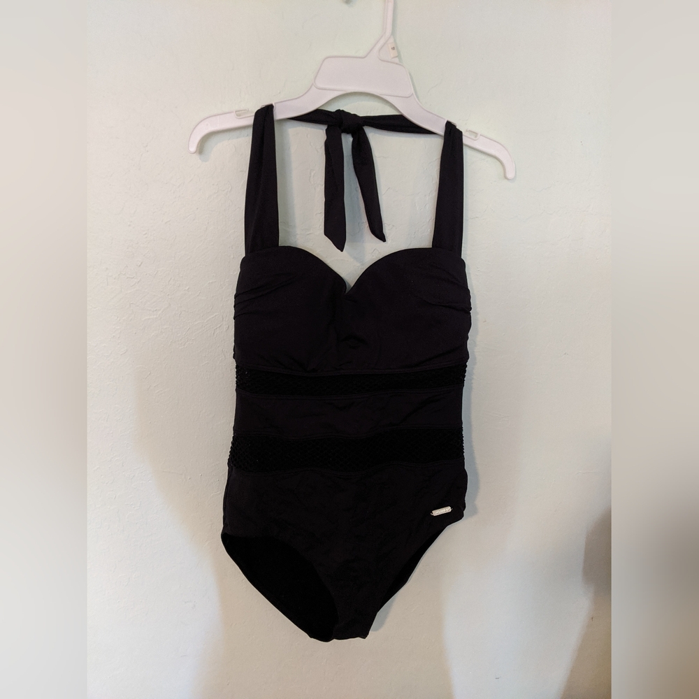 Black swim suit